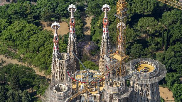 La Sagrada Familia supera los 110 metros y deja atrás a GaudÃ