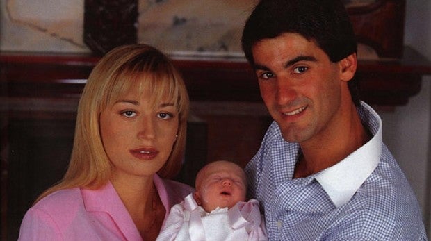 Belén Esteban y Jesulín de Ubrique junto a su hija Andrea