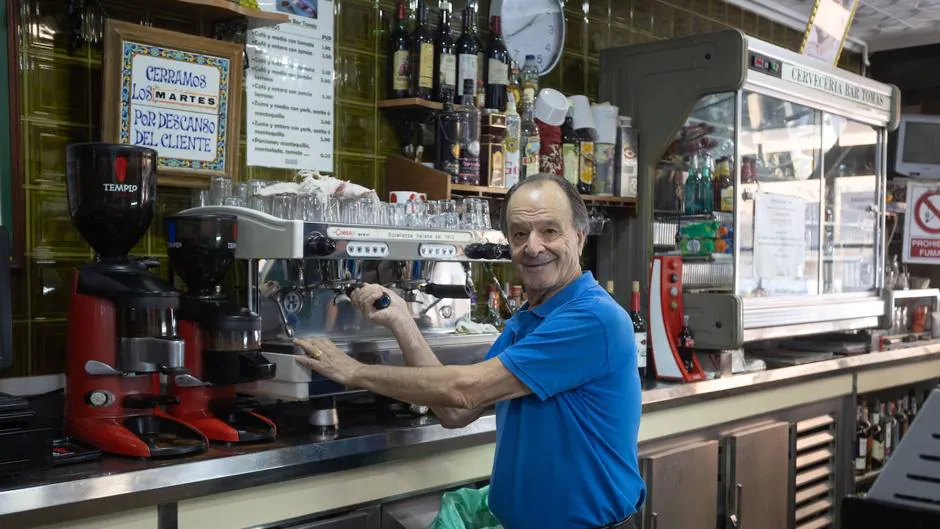 José María Bermejo (Cervecería Bar Tomás): «Hay clientes que se echan a llorar cuando se enteran de que cerramos»