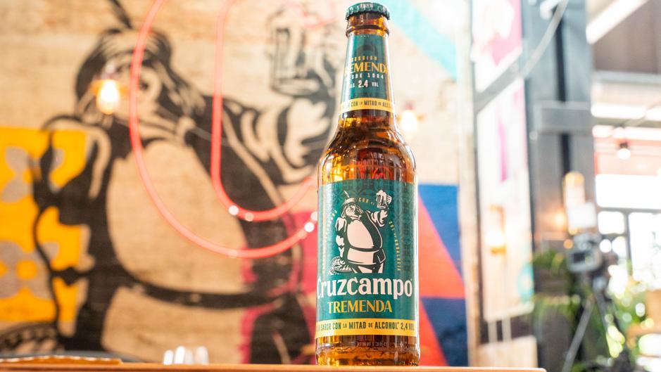 Cruzcampo presenta Tremenda, una cerveza sevillana con la mitad de alcohol