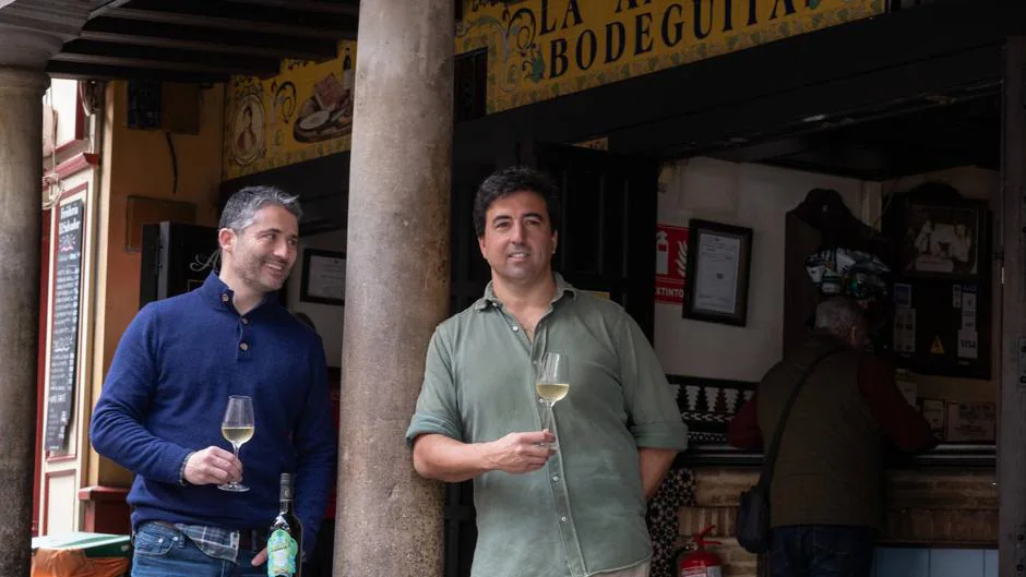 Jaime Guardiola y Pedro Ruiz-Ocejo (Salmedina) visitan La Antigua Bodeguita del Salvador