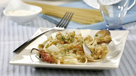 Tallarines Con Almejas Y Parmesano Gurm