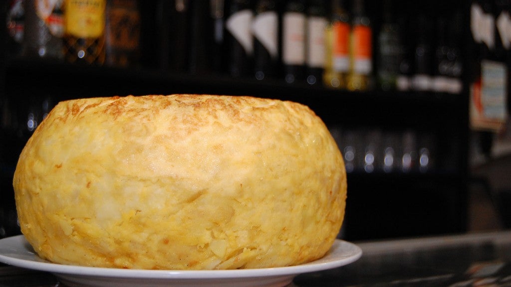 Dónde tomar una buena tortilla de patatas a un segundo de la Mezquita