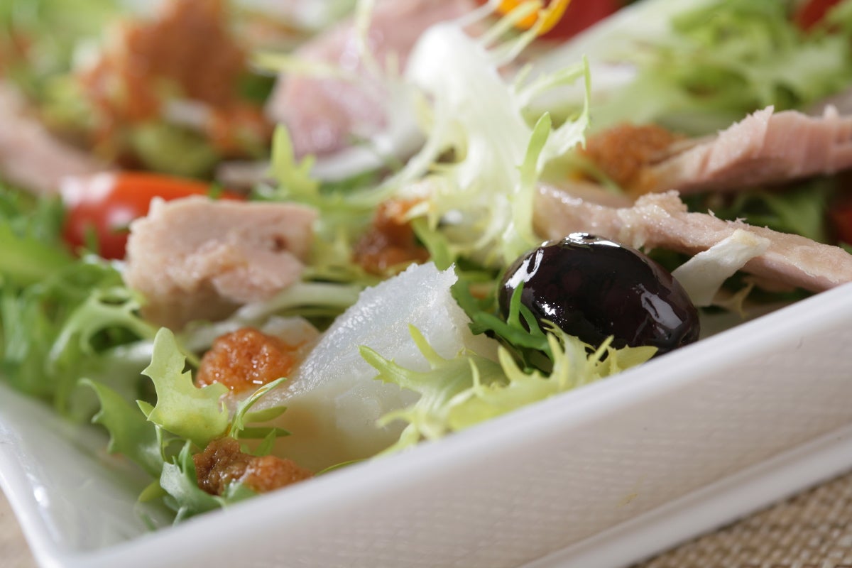 Xató de atún y bacalao sobre compota de tomate Gurmé