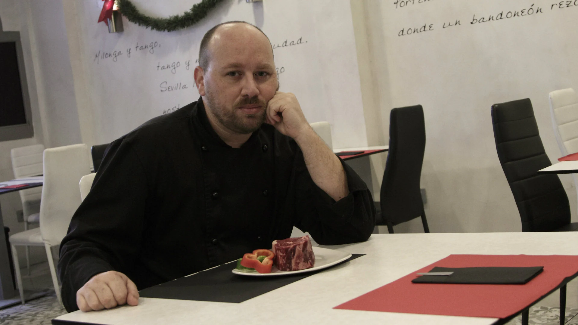 Emiliano Radl, chef de Milonguitas: «Cada semana servimos unas 300 o 400 hamburguesas»