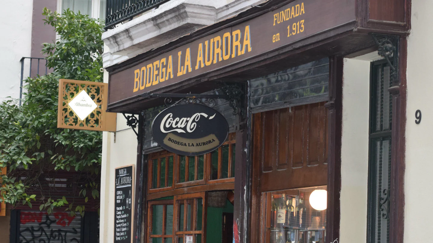 bodega la aurora: restaurantes míticos Sevilla