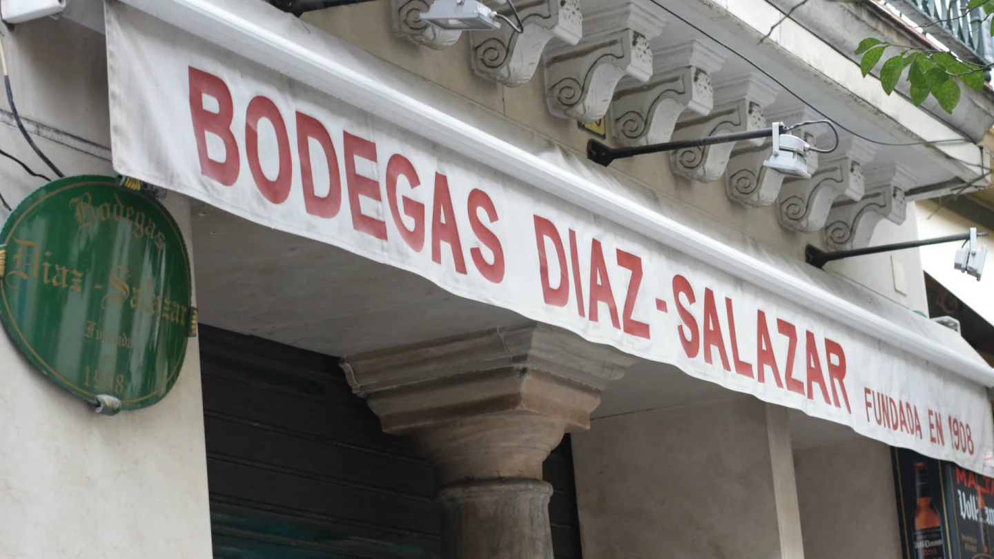 bodegas diaz salazar: restaurantes míticos Sevilla