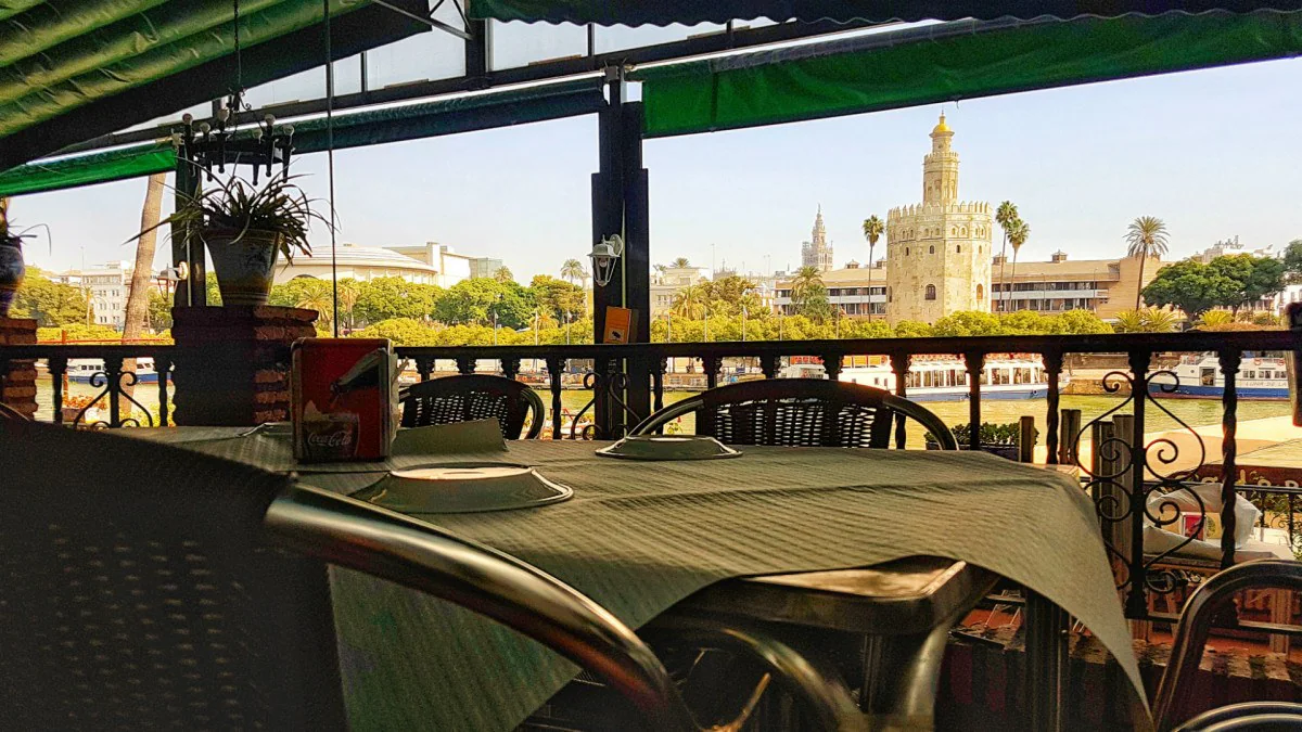 Vistas de La Primera del Puente: restaurantes con vistas al río