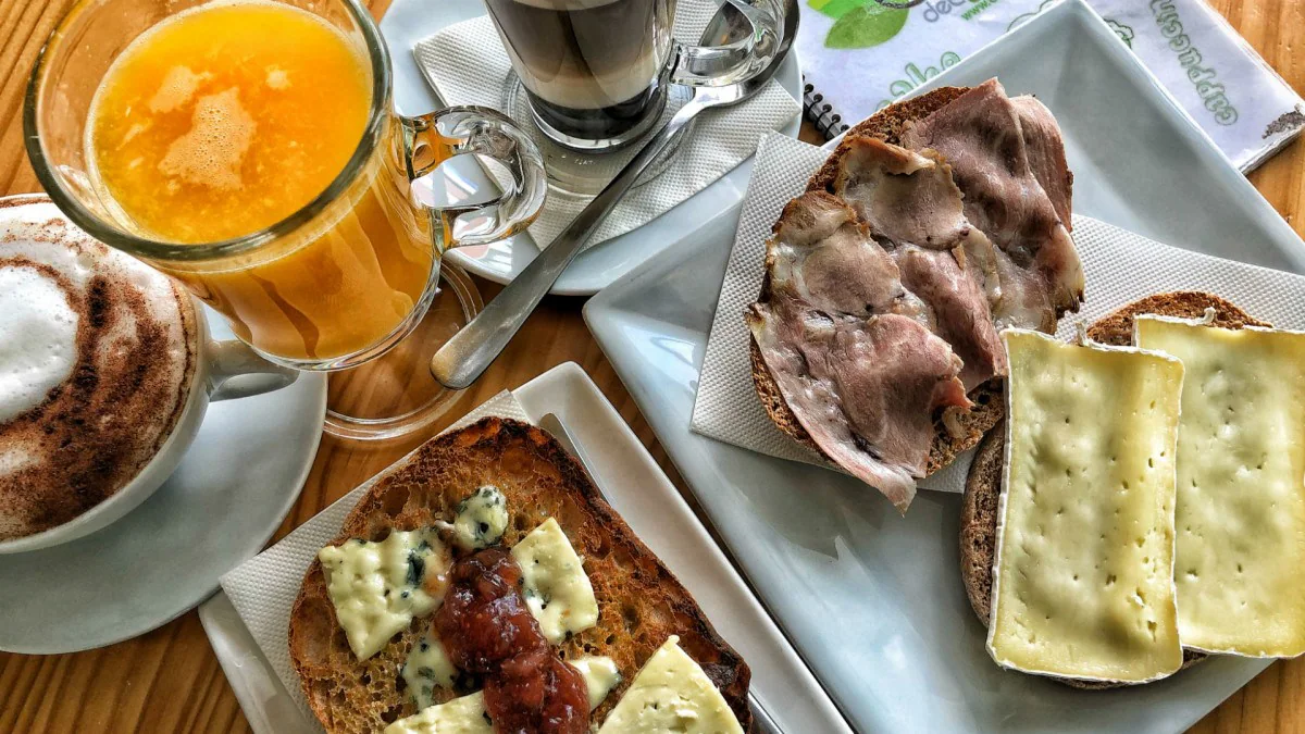 Selección de desayunos en Café del Valle|Foto: Fran Moreno