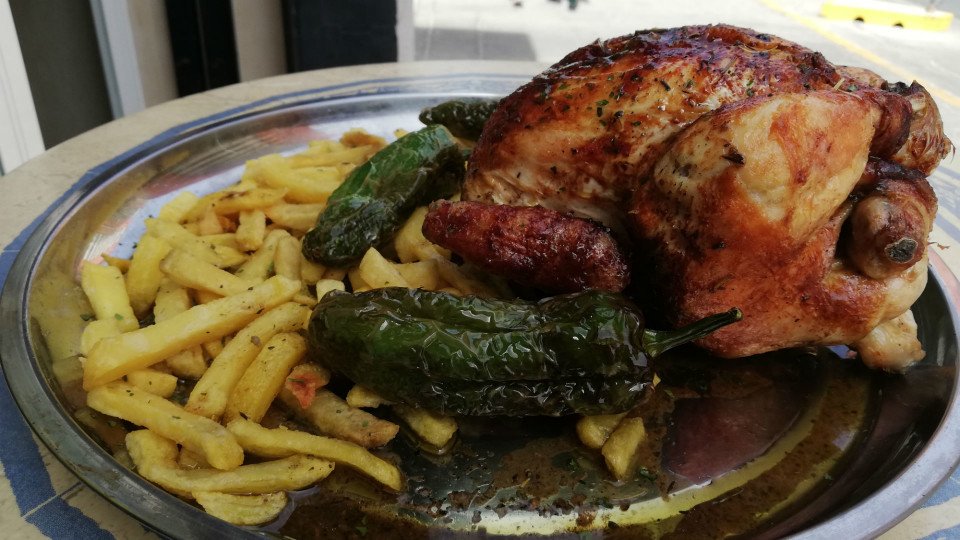 Pollo asado entero de La Porrita | Foto: Macarena Torres