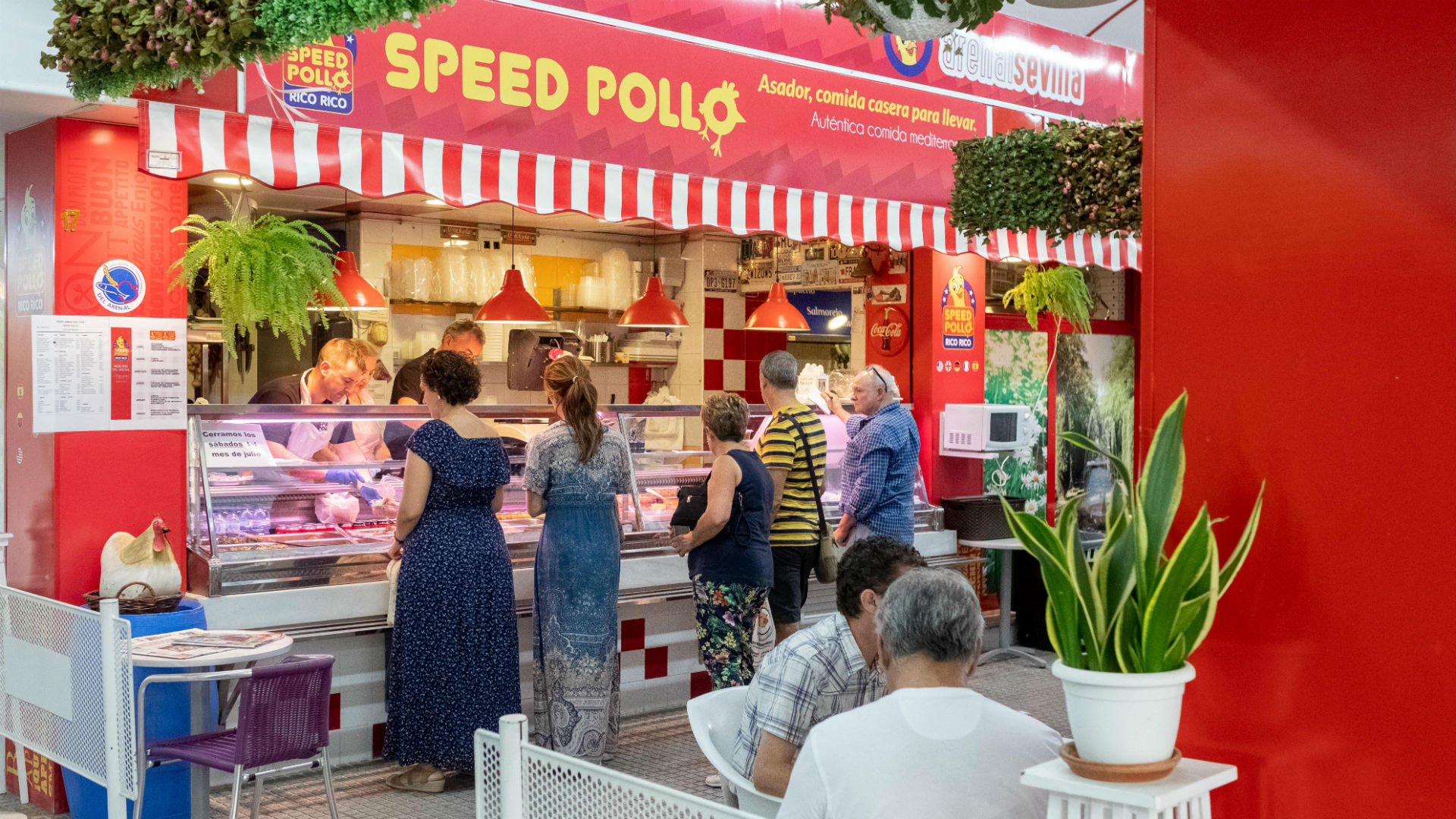 Cola en el puesto de comida casera Speed Pollo | Foto: Tomás Muruaga