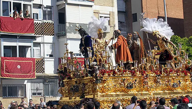 La hermandad de San Pablo modificará el itinerario en la ...