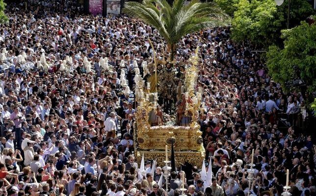 La Borriquita el Domingo de Ramos de la Semana Santa de Sevilla. Foto: J.M. Serrano