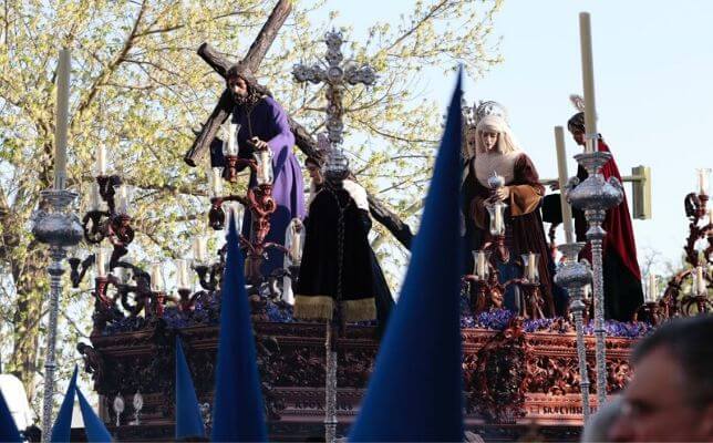 La Misión el Viernes de Dolores de la Semana Santa de Sevilla. Foto: Pepe Ortega
