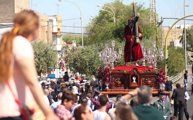 Jesús de la Salud y Clemencia de Padre Pío el Sábado de Pasión de la Semana Santa de Sevilla. Foto: Rocío Ruz