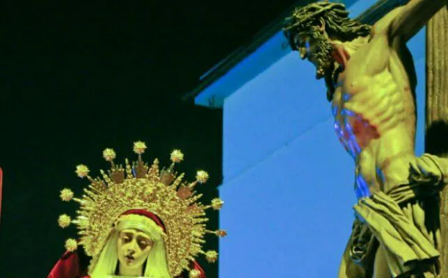 El Cristo de la Paz y la Virgen de la Misericordia el Viernes de Dolores de la Semana Santa de Sevilla. Foto: J.A. Bandera
