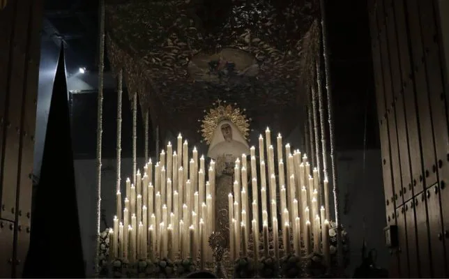 La Virgen de las Aguas del Museo el Lunes Santo de la Semana Santa de Sevilla. Foto: Juan Flores
