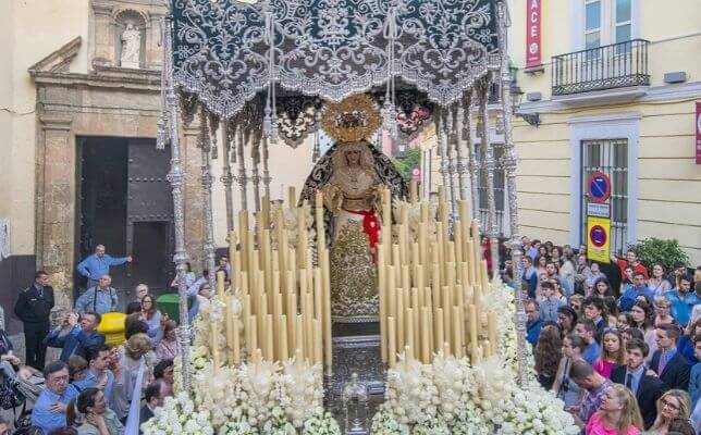 Virgen de la Candelaria el Martes Santo en la Semana Santa de Sevilla. Foto de Juan José Úbeda