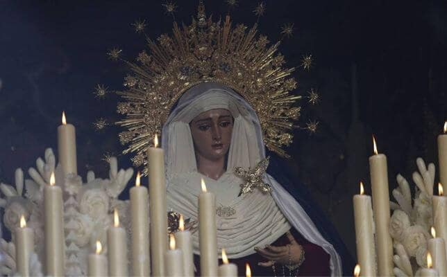 La Virgen de Guadalupe de las Aguas el Lunes Santo de la Semana Santa de Sevilla. Foto: Vanessa Gómez