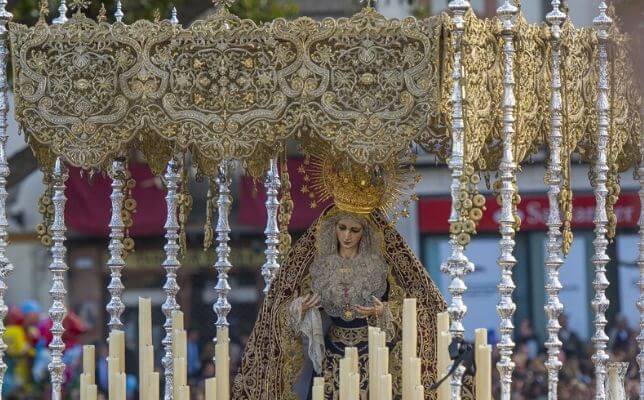 Virgen del Patrocinio del Cachorro el Viernes Santo de la Semana Santa de Sevilla. Foto: Juan José Úbeda