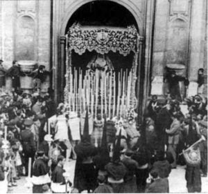 Primera salida procesional del palio de Madre de Dios de la Palma en 1928. Foto: Archivo de la hermandad.