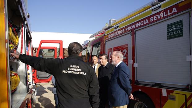 La Diputación de Sevilla ha entregado cinco camiones de bomberos tras una inversión de 1,7 millones de euros