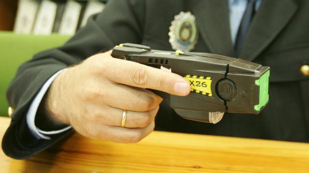 La Policía Nacional ha detenido a una persona en Dos Hermanas por usar una pistola eléctrica en una pelea