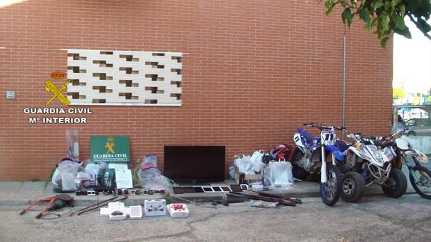La Guardia Civil ha recuperado móviles, quads, perfumes y dinero, entre otros objetos, a una red criminal