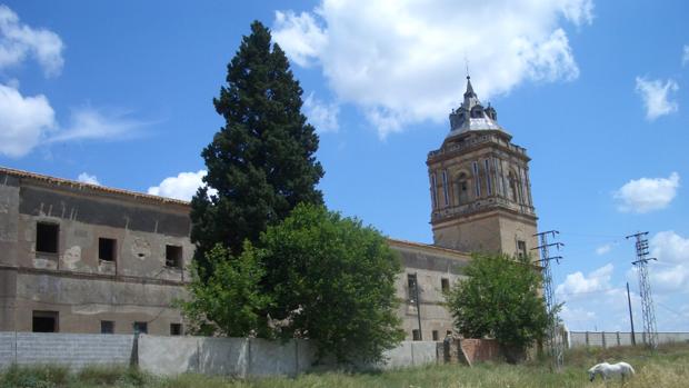 El deterioro del monasterio es más que evidente desde el exterior