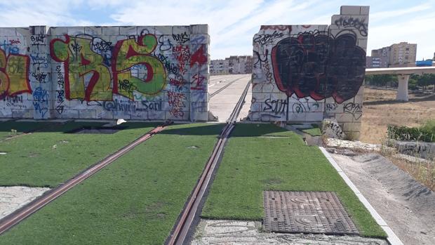 Las obras del tranvía ejecutadas practicamente en su totalidad llevan años sufriendo robos y vandalismo