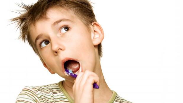 Cepillarse los dientes retrasa el alzheimer
