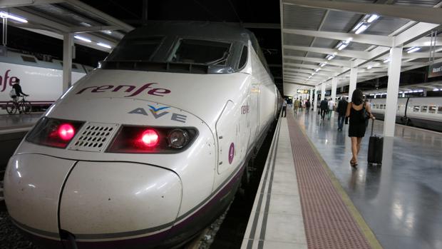 Un tren AVE en la estación