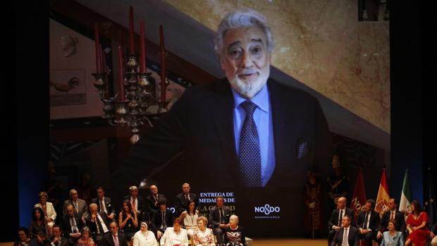 Acto de entrega de las medallas de Sevilla en el Teatro Lope de Vega