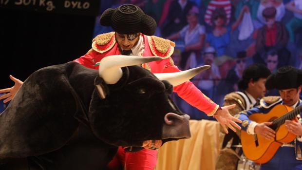 La chirigota de Sevilla «Una corrida en tu cara»