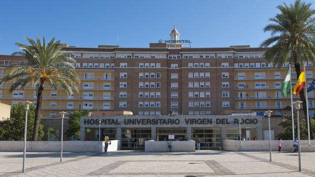 Una mujer ha fallecido en el Virgen del Rocío con sospecha de meningitis