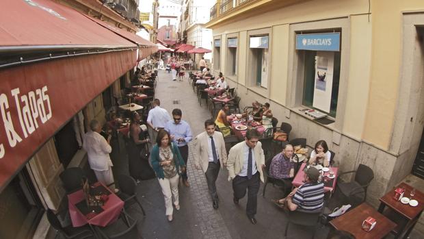 Los bares no contaban con autorización municipal para la colocación de elementos en la vía pública