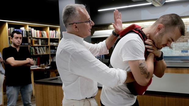 Con un niño mayor de un año se procede como si fuera un adulto