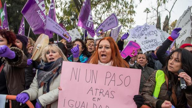 Manifestación feminista en la Plaza Nueva este lunes
