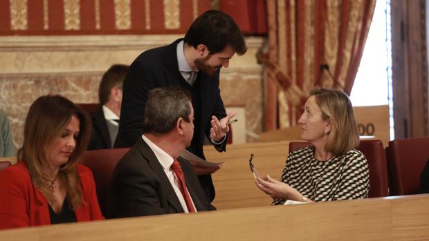 La popular Sánchez Estrella dialoga con Moyano, de Ciudadanos