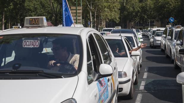 Concentración de taxistas en Sevilla