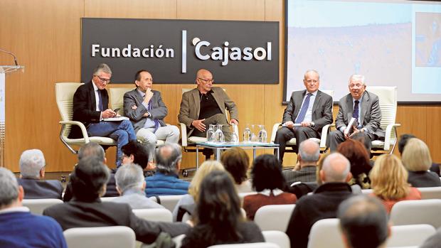 Presentación del libro coordinado por Fernando Jáuregui este martes en Cajasol