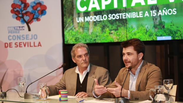 Ricardo Librero y Beltrán Pérez durante la presentación