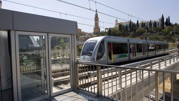 El metro a su paso por el Aljarafe