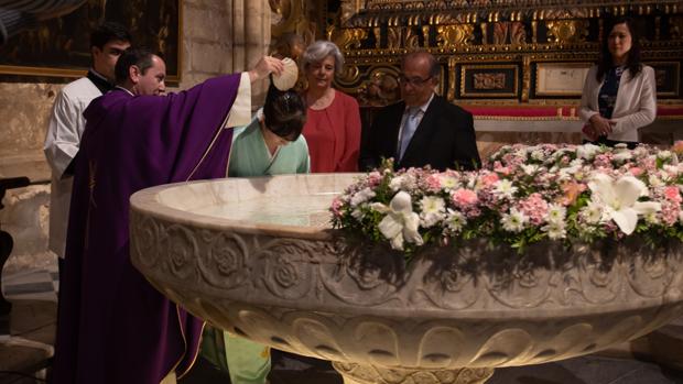 El bautizo de Yoko «Julia» Ikeda en la Catedral de Sevilla