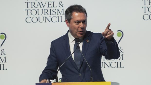 El alcalde de Sevilla, Juan Espadas, durante la comparecencia