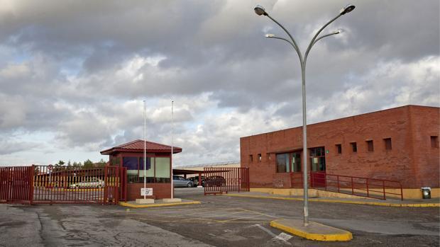Acceso a la prisión de Sevilla 1