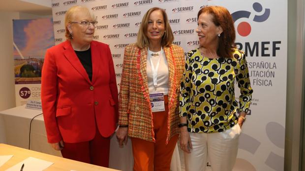 De izquierda a derecha las doctoras Carmen Echevarría, Roser Garreta y Juana María Barrera, presidenta del comité científico del congreso